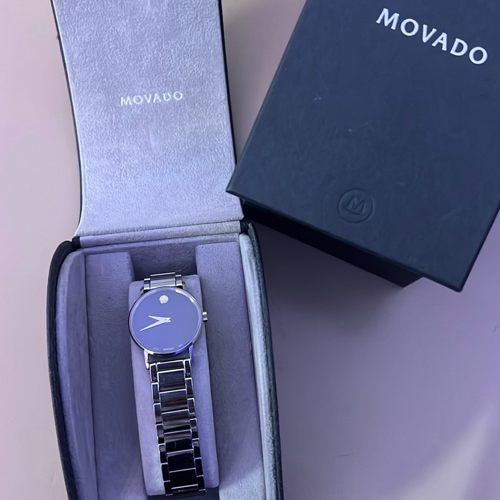Ladies movado watch😍 - Picture 3 of 5